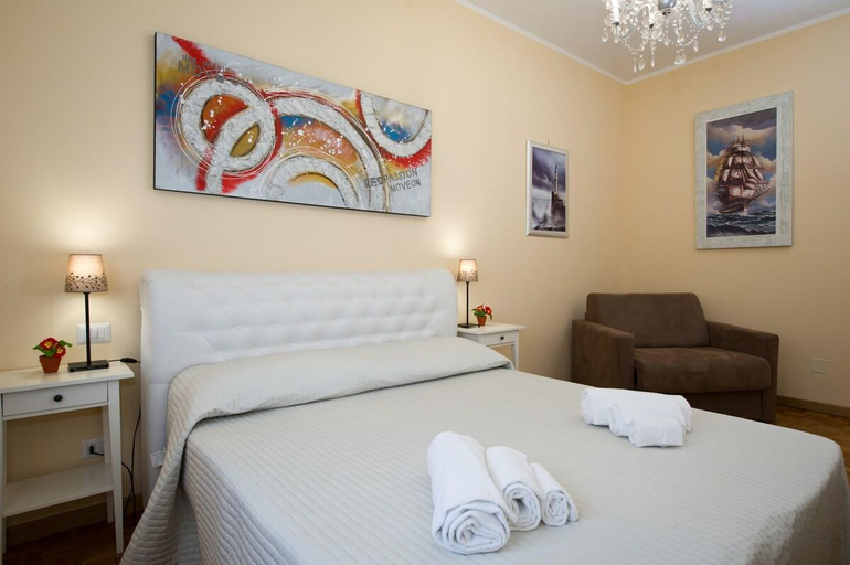Bedroom 5, House Gregorio, Rome