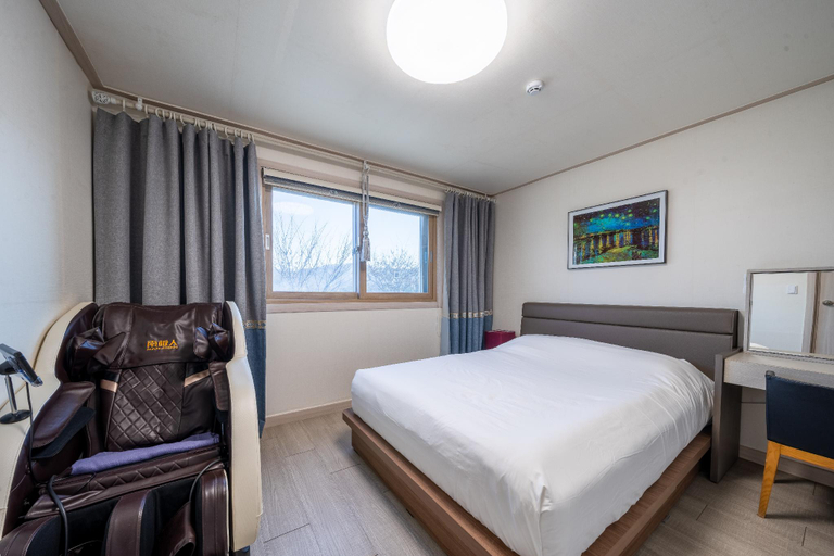 Bedroom 2, Yeoncheon Shineunsigan Pension, Yeoncheon