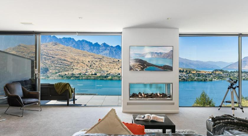 Remarkable Lake View Modern Executive Home, Queenstown-Lakes
