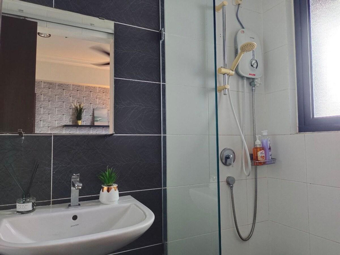 Bedroom 2, Duplex City View @ V Summer Near CIQ R&F 6-11 pax, Johor Bahru