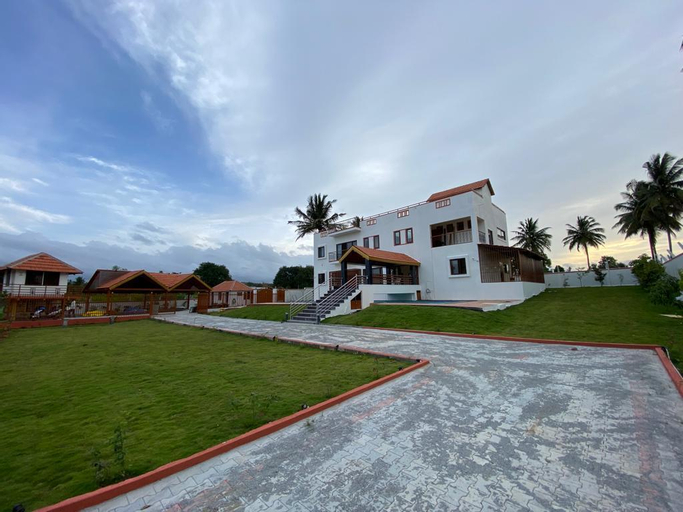 Private Pool Villa with Heated Jacuzzi - Lagoon, Krishnagiri