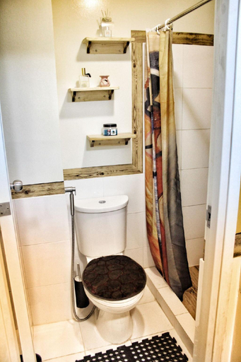 Bathroom 3, CENTROPOLIS 1, Relax & Chill, Muntinlupa