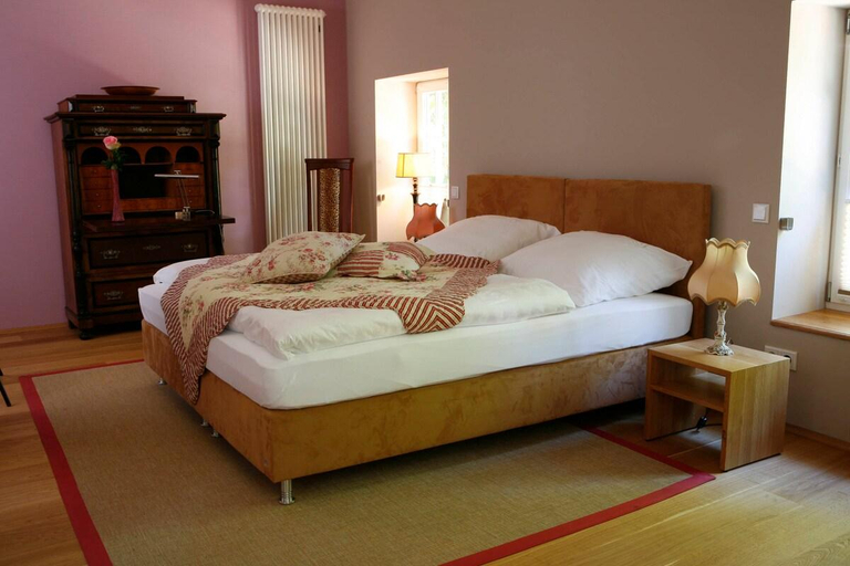 Bedroom 3, ZI Antonia mit Kirchplatzblick, Borken