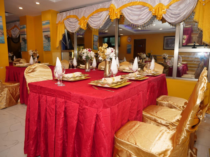 Food & Drinks 5, Marriot Metropolitan Hotel, Wouri