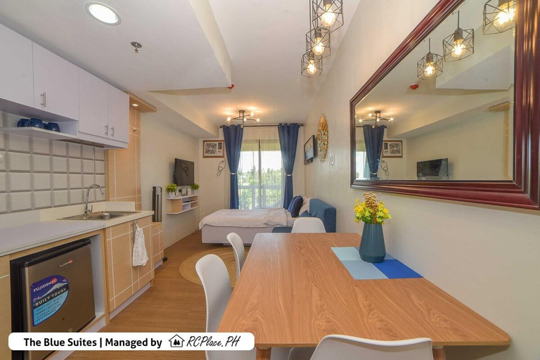 Others 4, Pinesuites Tagaytay - Bluesuites w/ Netflix U523, Tagaytay City