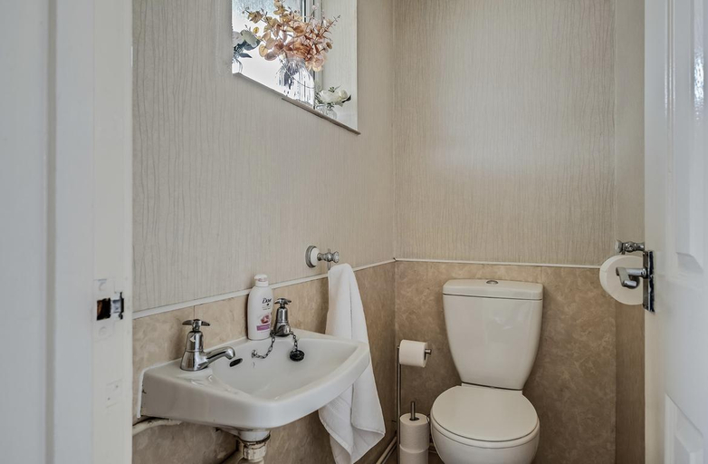 Bathroom 3, Outstanding 4 Bedroom House, Northamptonshire