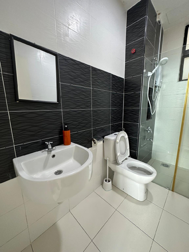 Bathroom 3, A2404 Platino 2BR ParadigmMall Netflix By STAY, Johor Bahru