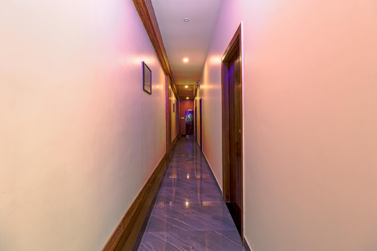 Public Area 2, Aura Inn, Mumbai Suburban