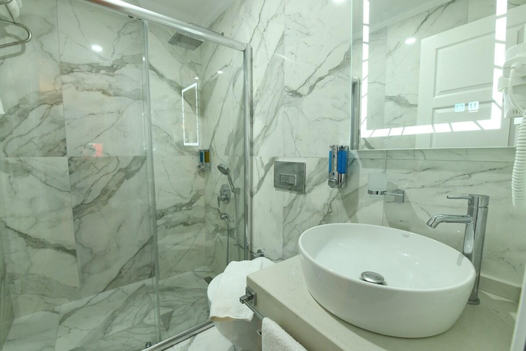 Bathroom 3, Bahçe Apart 3, Kaş