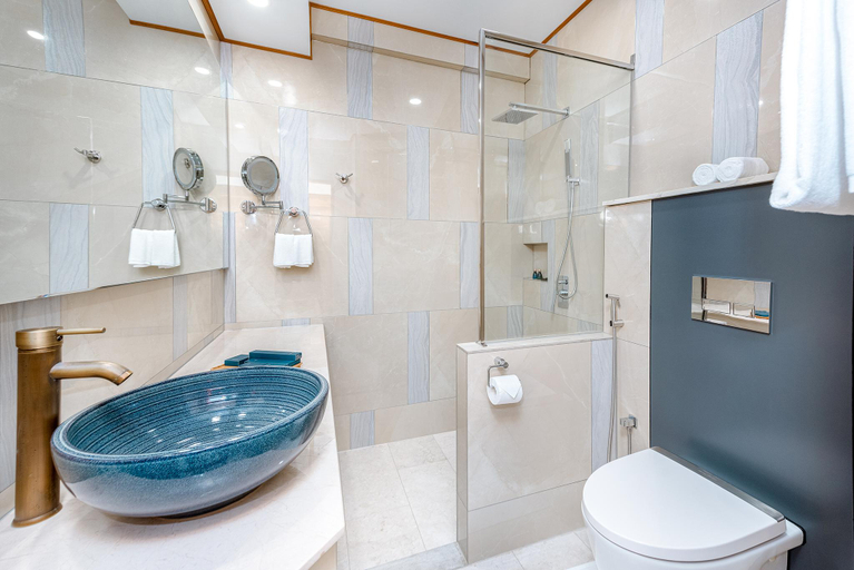 Bathroom 4, Marukab Plaza, Malé