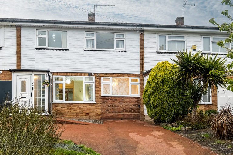Others 4, Charming family house in High Wycombe, Buckinghamshire