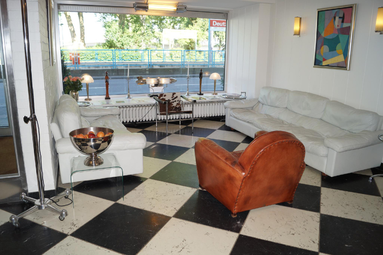 3, Hotel Freiheit GmbH, Köln