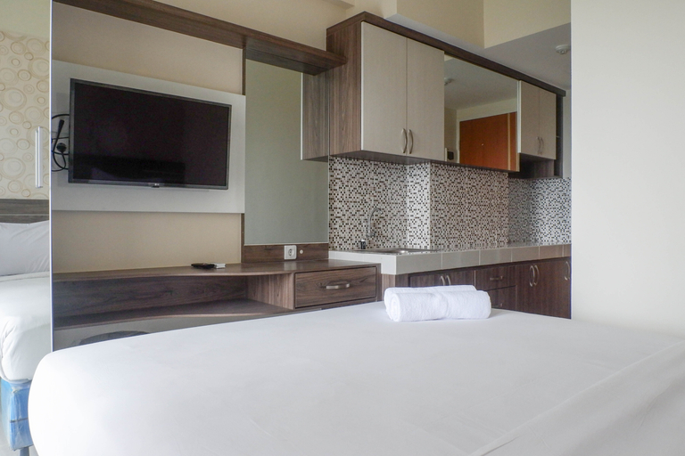 Bedroom 2, Lavish Studio Room at Puncak CBD Apartment By Travelio, Surabaya