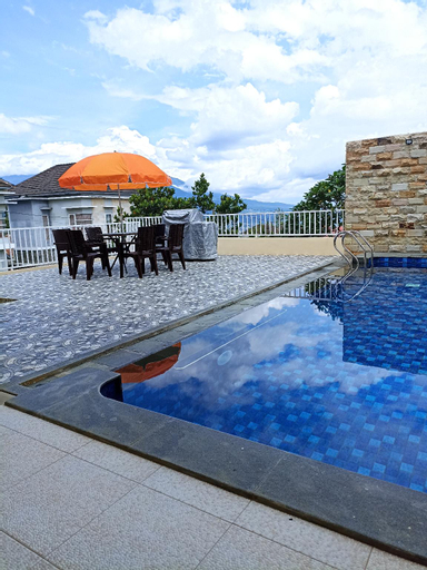 Spring Hills Villa Panderman Private Pool, Malang