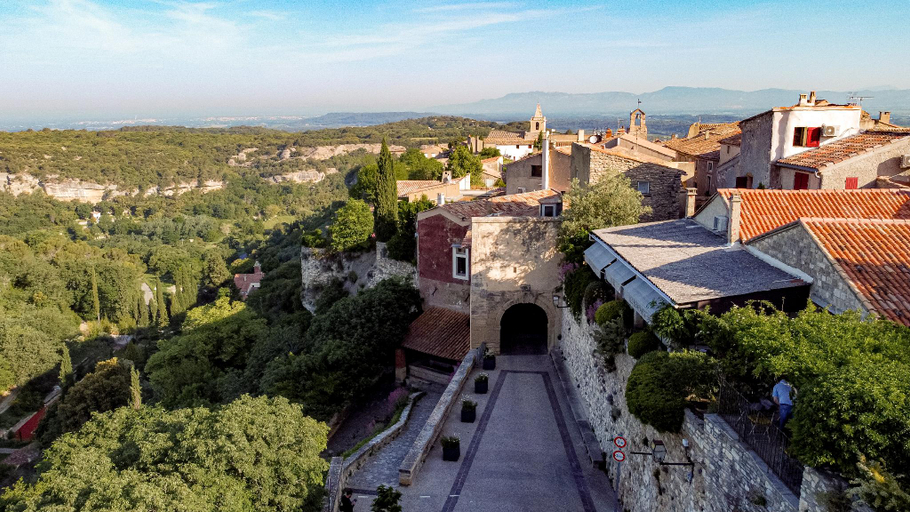 Others 5, LES REMPARTS - Venasque, Vaucluse