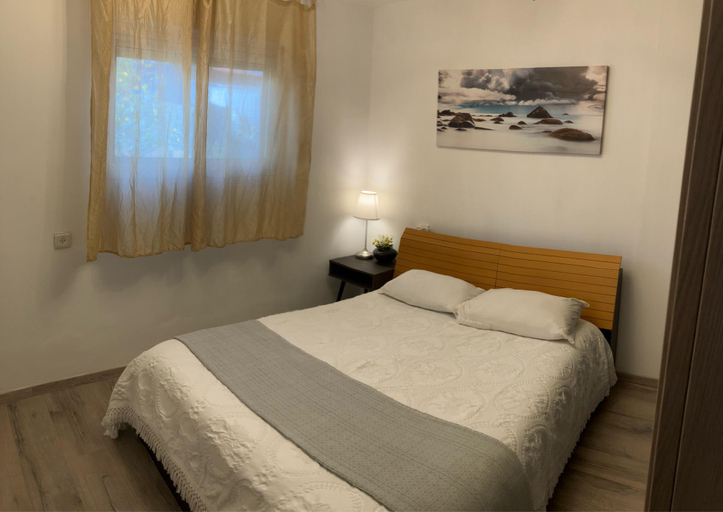 Bedroom 2, Limor resident