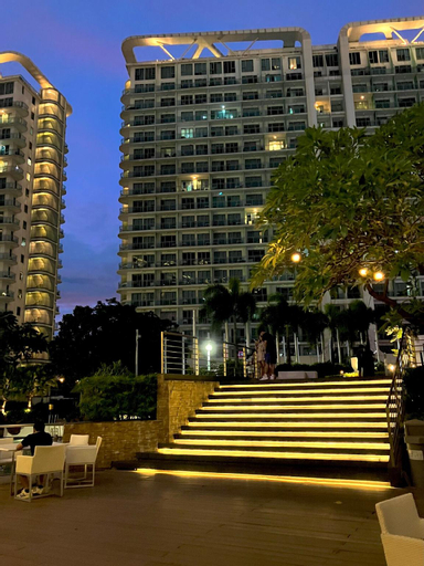 Serenity Flat at AZURE with Netflix, Parañaque