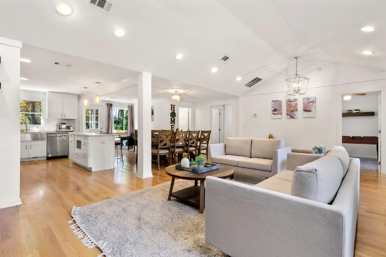 Others 4, Gorgeous EST/Mercedes Stdm 10-min/Patio/Slps 10, Atlanta