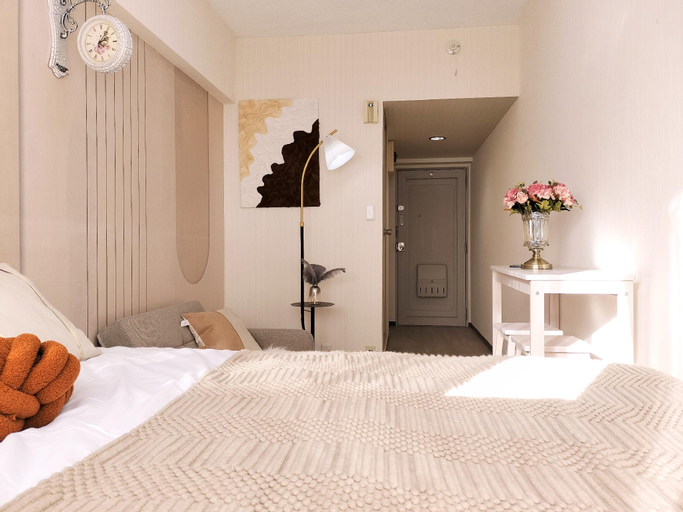Z8-SHINJUKU center. Shinjuku Central. 300 meters to subway station, commercial center, direct access to the airport, Ginza, Shibuya, Shinjuku