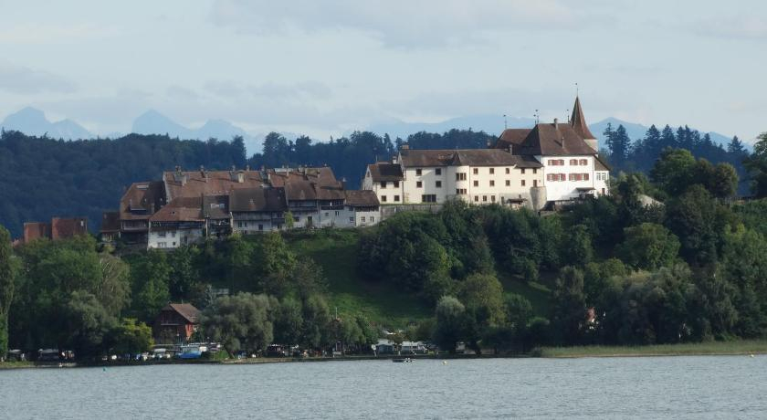 Hotel Jean-Jacques Rousseau, Nidau