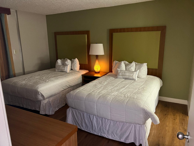 Bedroom 3, Baymont Inn, Ector
