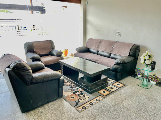 Others 4, The Grand Suites - 122, Gautam Buddha Nagar