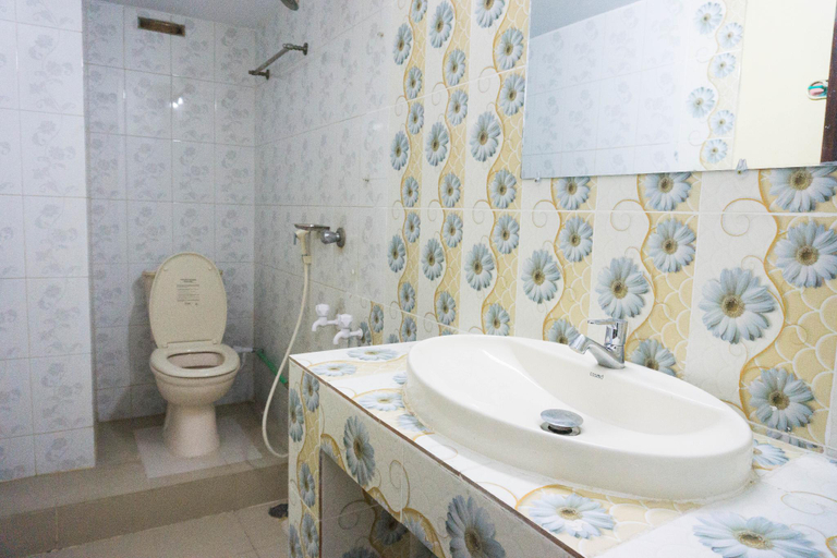 Bathroom 2, Hotel Al Sarwar, Dhaka