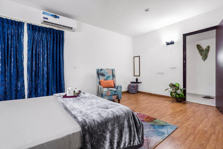 Homlee - Super Luxury Palatial Apartment, Gautam Buddha Nagar