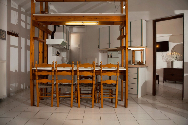 Others 5, Saron Hotel, Attica