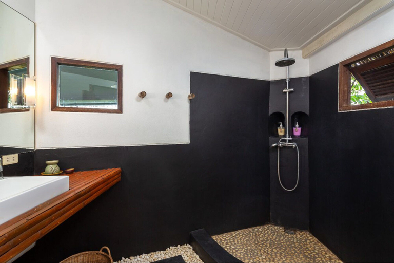 Bathroom 5, The Jungle Club, Ko Samui