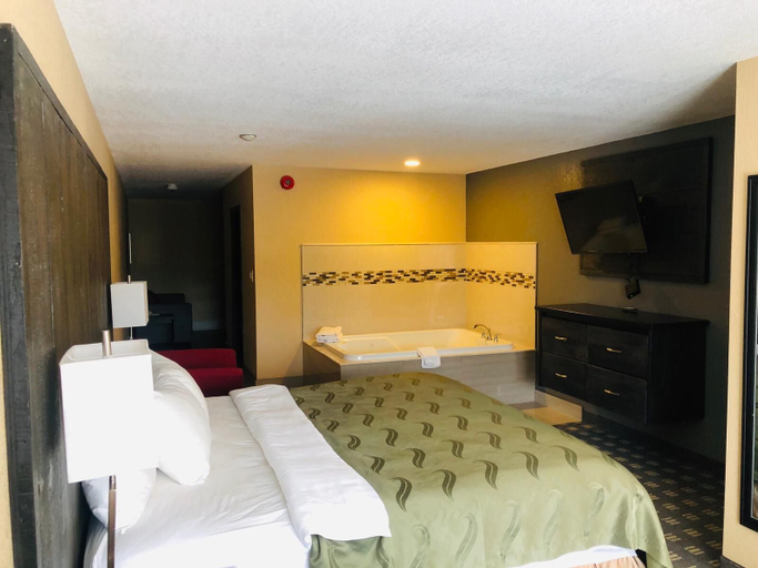 Bedroom 3, Quality Inn, Muskoka