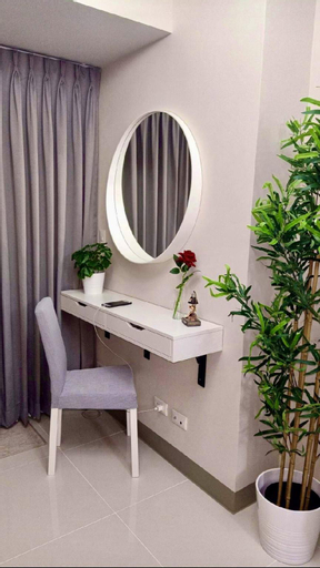 Others 5, New & Modern Cozy 1BR w/ Balcony @BGC WiFi 300MBPS, Taguig