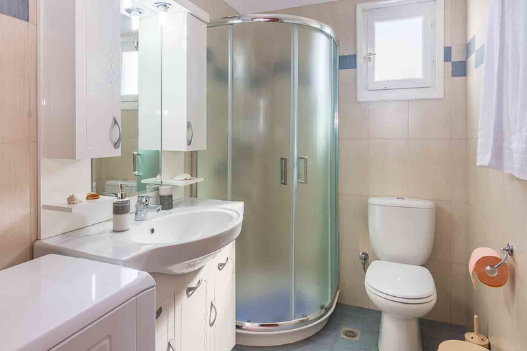 Bathroom 4, Spacious 2 Bedroom House with Fantastic Yard, South Aegean