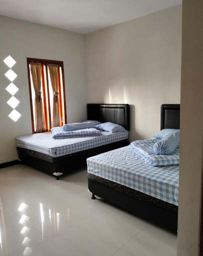 Bedroom 4, Family 8 pax 15 Minutes from Seruni Point, Probolinggo