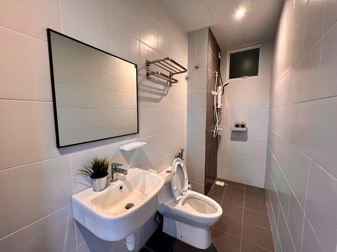 Bathroom 2, Melaka Novo8 Cozy Stay-3room/9pax/2 carpark/Wi-fi, Malacca City