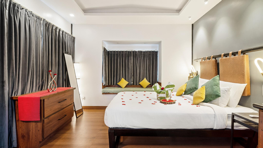 Bedroom 2, Private studio with Heated Jacuzzi - Signature, Krishnagiri