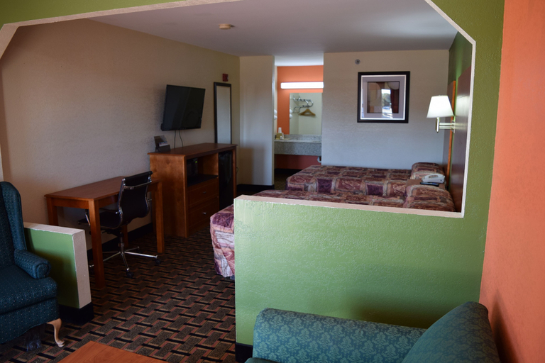 Bedroom 3, Royal Inn Douglasville, Douglas