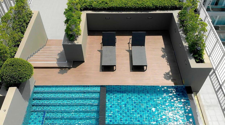 Love on top @The Blu X (Top Floor)Seaview, Muang Chon Buri