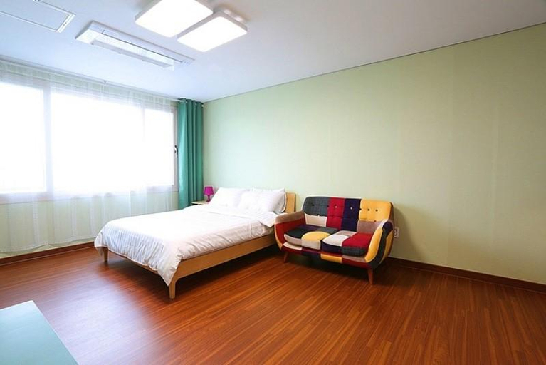 Bedroom 3, Seogwipo Haenol Pension, Seogwipo