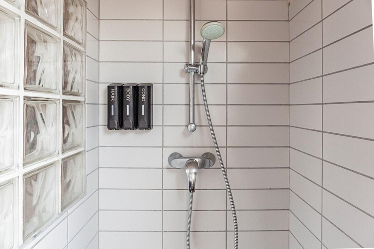 Bathroom 2, A3)Big &Cozy Vintage Mezzanine 1-Bedroom Apt for 5, Bruxelles