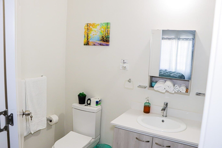 Bathroom 4, Little Paradise