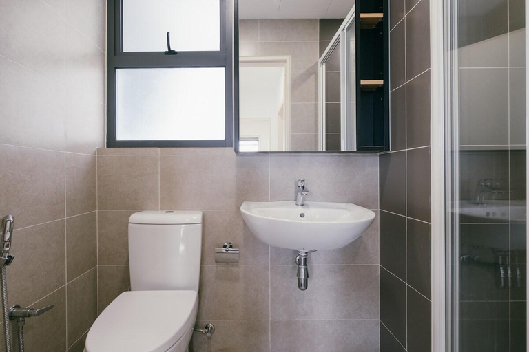 Bathroom 4, Lakeville Residence 3BR5Pax BatuCave Pool 500Mbps, Kuala Lumpur