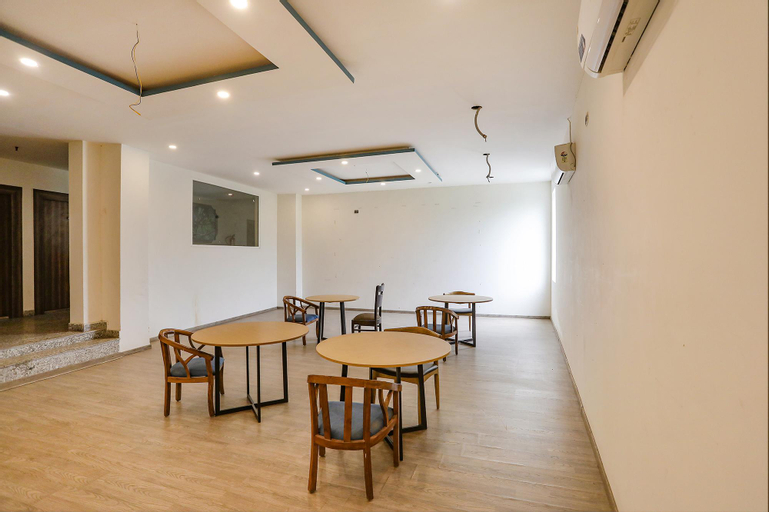 Others 4, FabHotel F9 Sector 58, Gautam Buddha Nagar