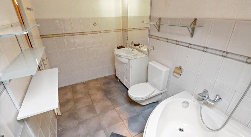 Joli duplex avec piscine, Lac