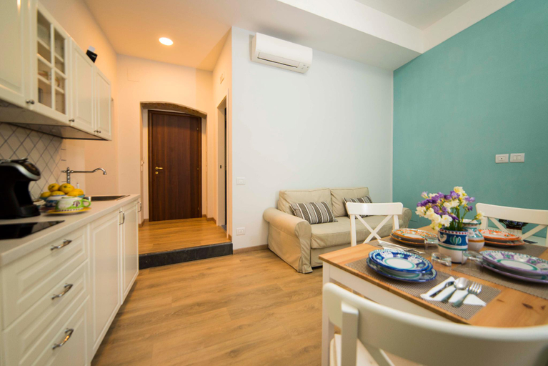 Others 4, B&B Umberto, Salerno