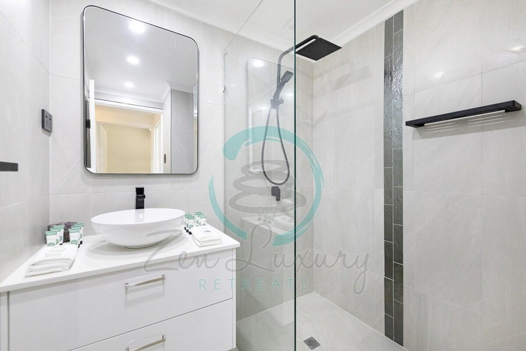 Bathroom 2, ZEN FORESHORE: 3-BR Nightcliff Foreshore-Front Apt, Rapid Creek
