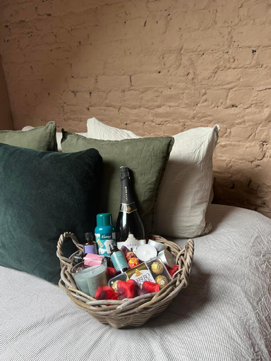 Food & Drinks, A3)Big &Cozy Vintage Mezzanine 1-Bedroom Apt for 5, Bruxelles