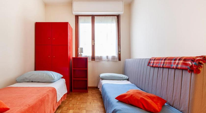 Bedroom 3, 45 MIN TO“ RHO FAIR” APARTMENT 2 BDR,2 BTHR WI-FI, Milano