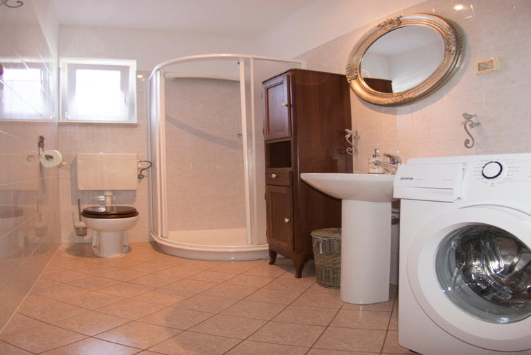 Bathroom 4, app ELLY, Brtonigla