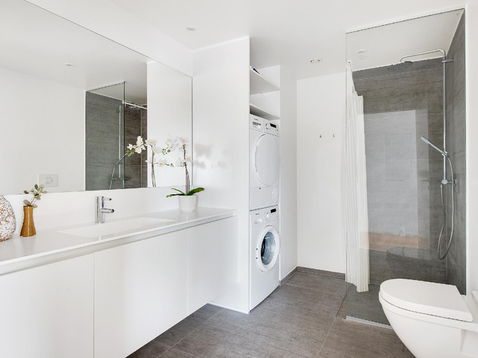 Bathroom, Robert Jacobsens Vej - Delightful 3-bedroom Apartment With Balcony, Copenhagen